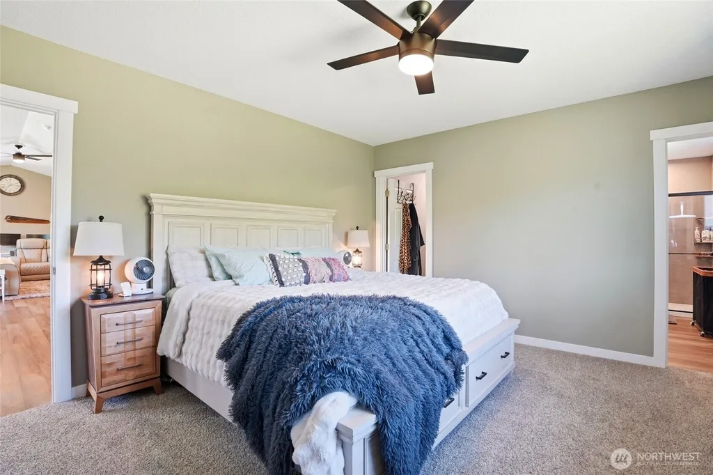 200 Red Hawk Drive Castle Rock WA 98611