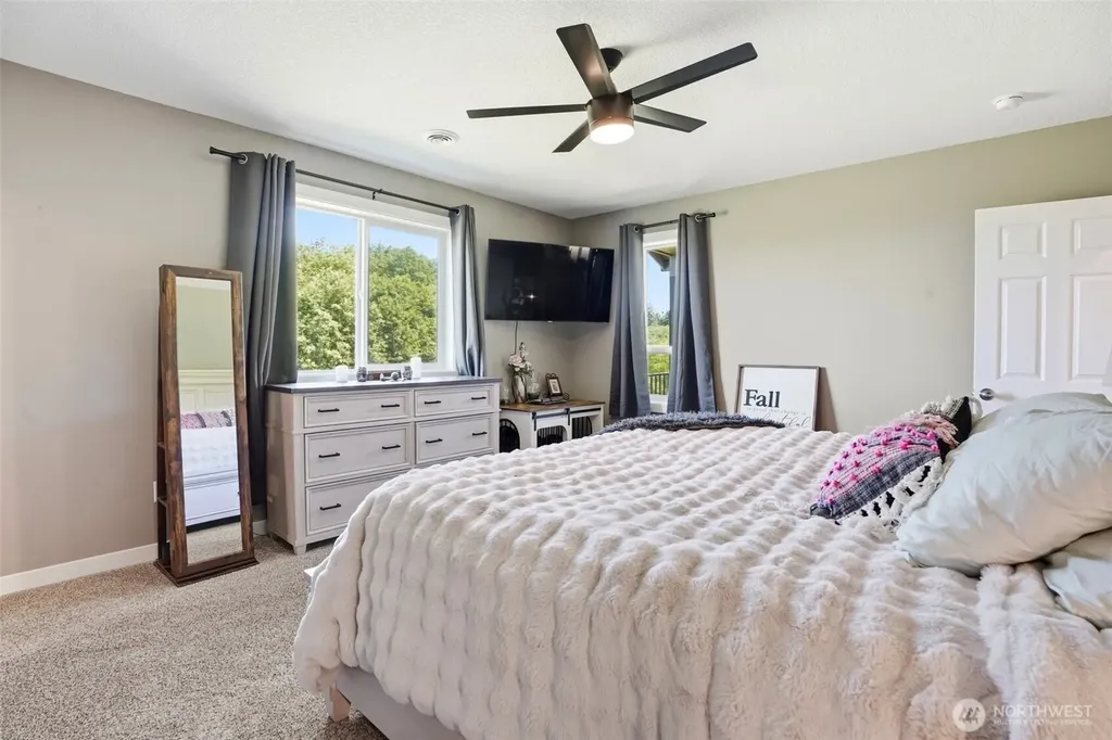 200 Red Hawk Drive Castle Rock WA 98611