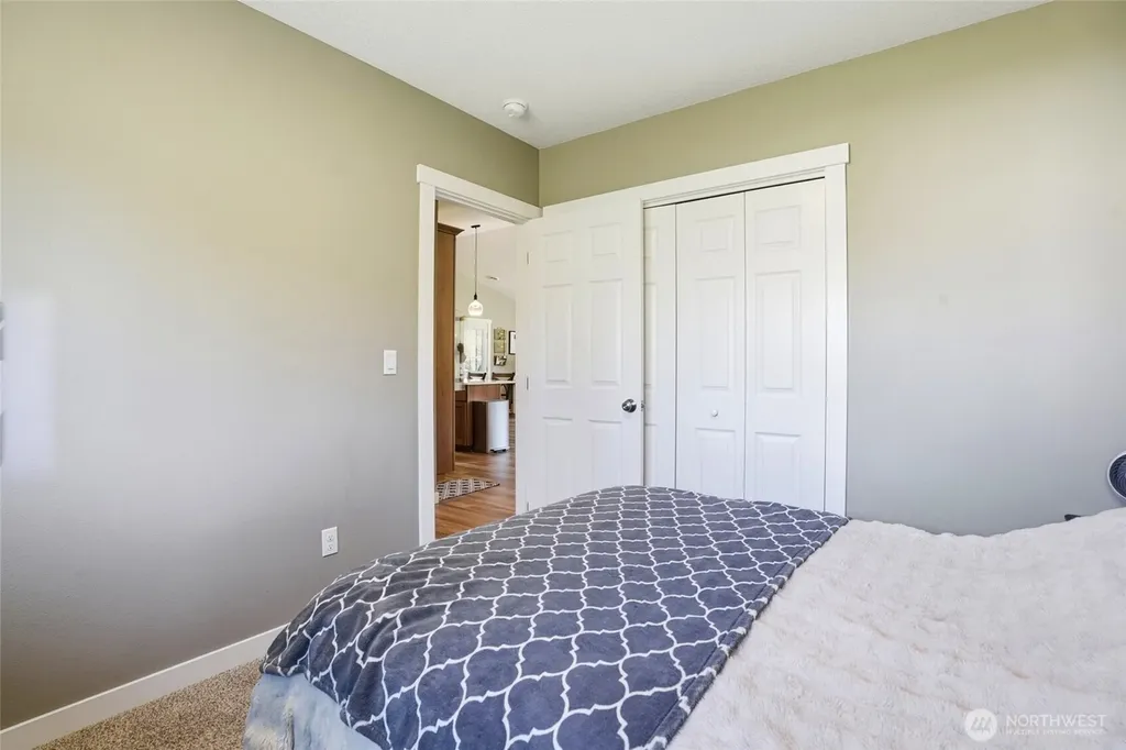 200 Red Hawk Drive Castle Rock WA 98611