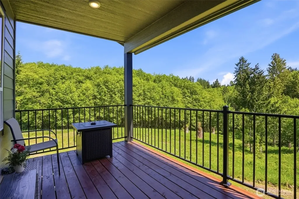 200 Red Hawk Drive Castle Rock WA 98611
