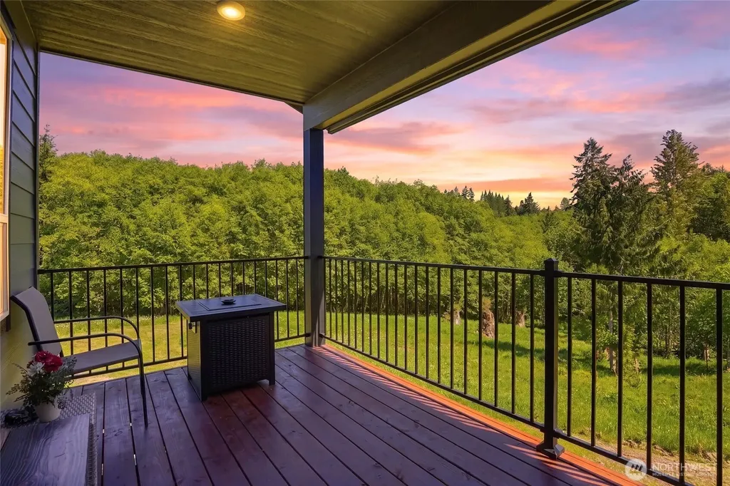 200 Red Hawk Drive Castle Rock WA 98611