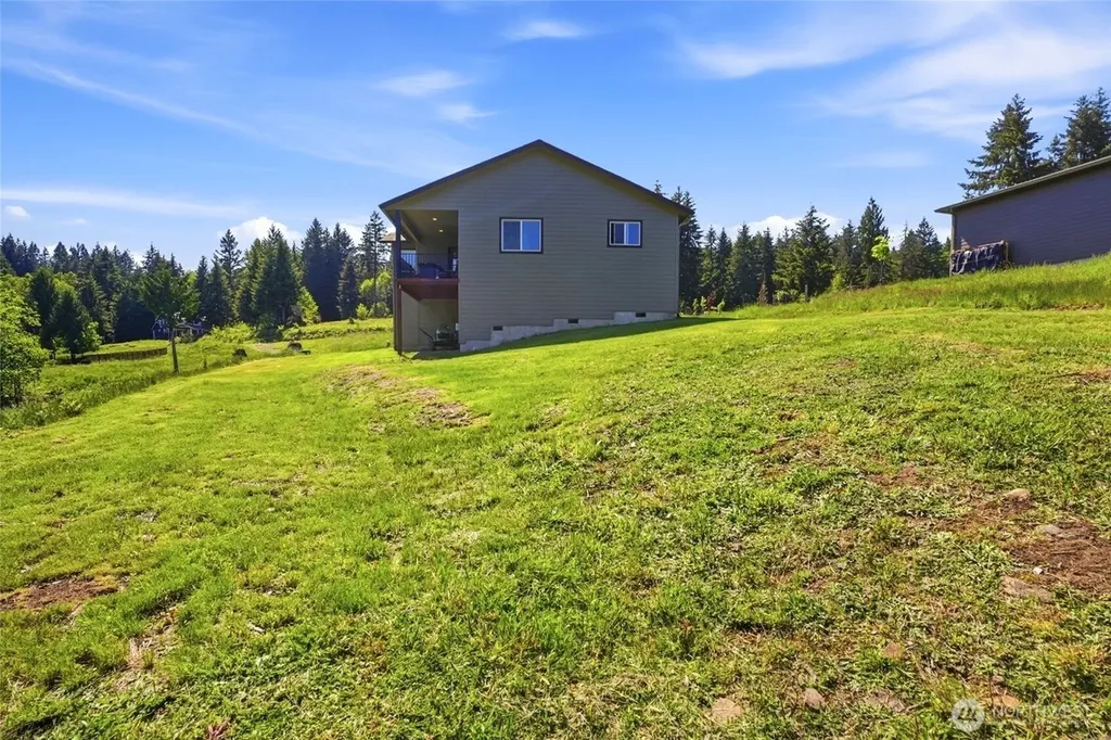 200 Red Hawk Drive Castle Rock WA 98611