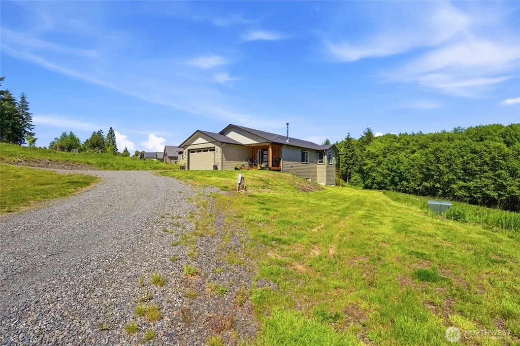 200 Red Hawk Drive Castle Rock WA 98611