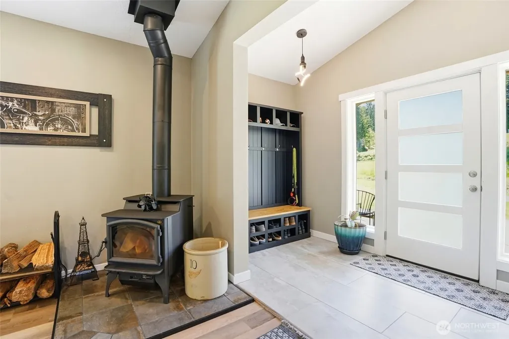 200 Red Hawk Drive Castle Rock WA 98611