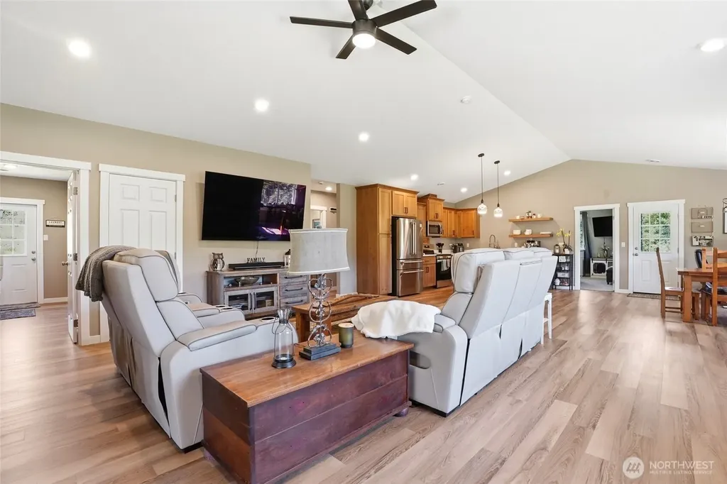 200 Red Hawk Drive Castle Rock WA 98611