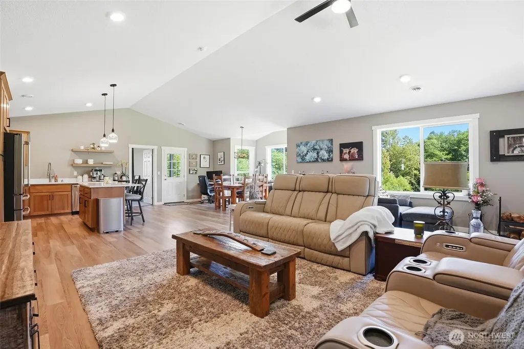 200 Red Hawk Drive Castle Rock WA 98611