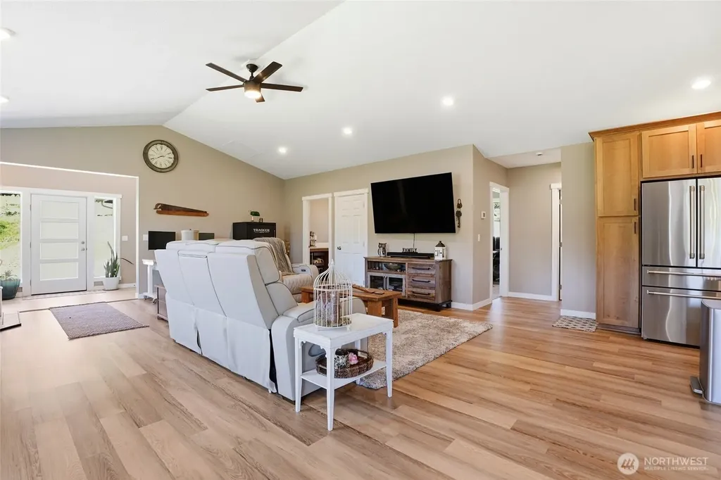 200 Red Hawk Drive Castle Rock WA 98611