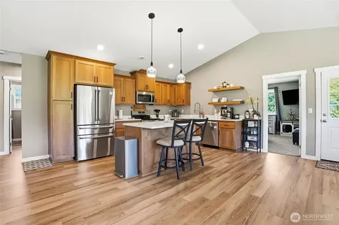 200 Red Hawk Drive Castle Rock WA 98611