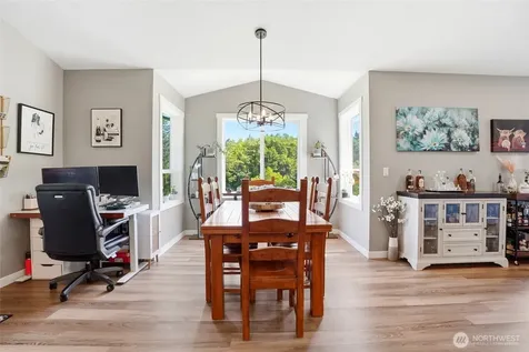 200 Red Hawk Drive Castle Rock WA 98611