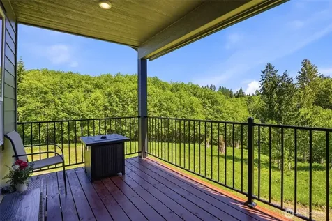 200 Red Hawk Drive Castle Rock WA 98611