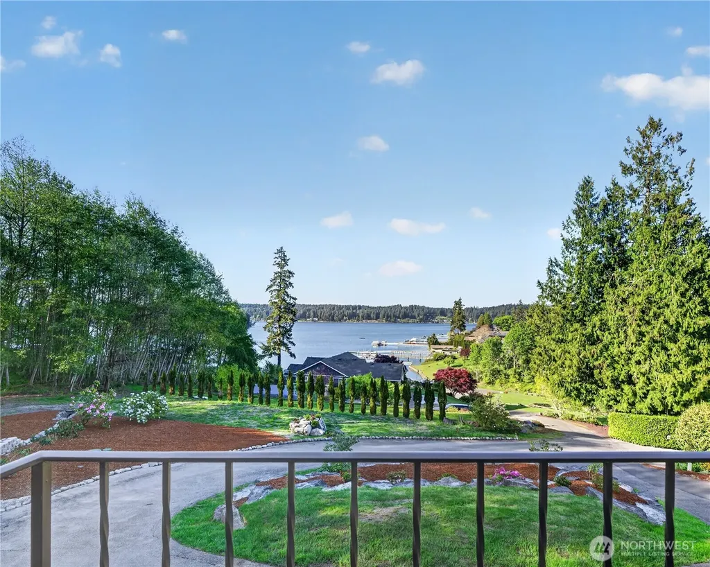 582 North Shore Boulevard Fox Island WA 98333