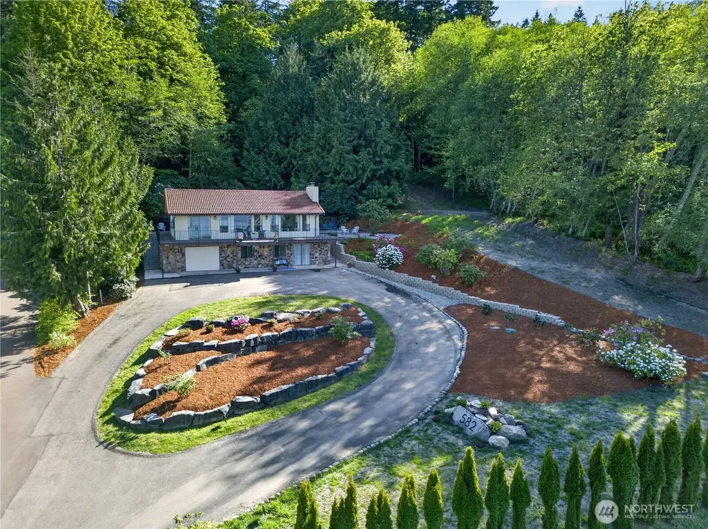 582 North Shore Boulevard Fox Island WA 98333