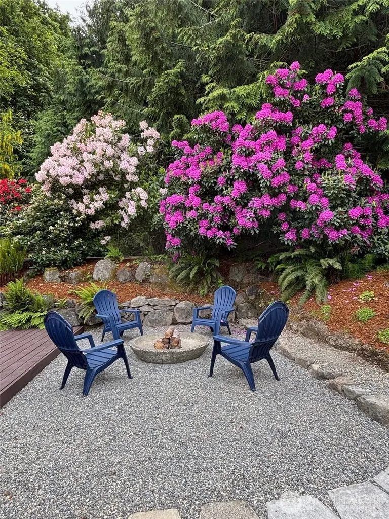 582 North Shore Boulevard Fox Island WA 98333