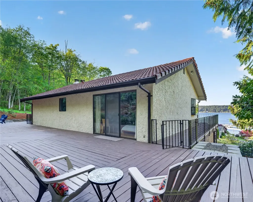582 North Shore Boulevard Fox Island WA 98333