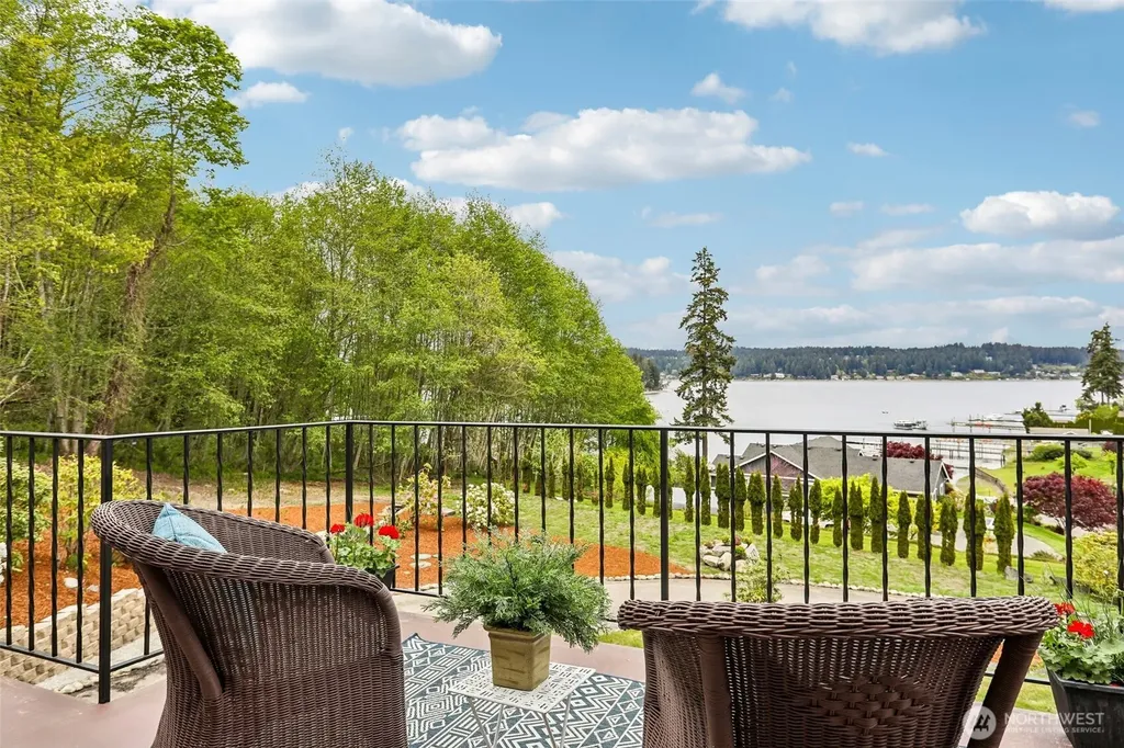 582 North Shore Boulevard Fox Island WA 98333