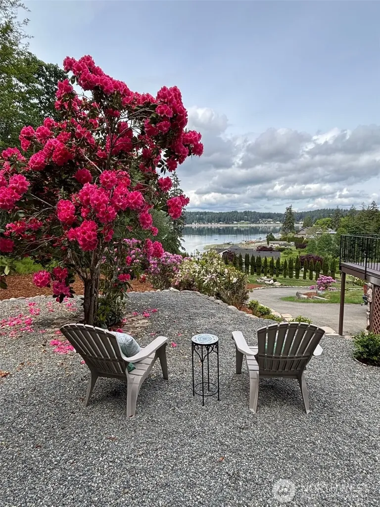 582 North Shore Boulevard Fox Island WA 98333