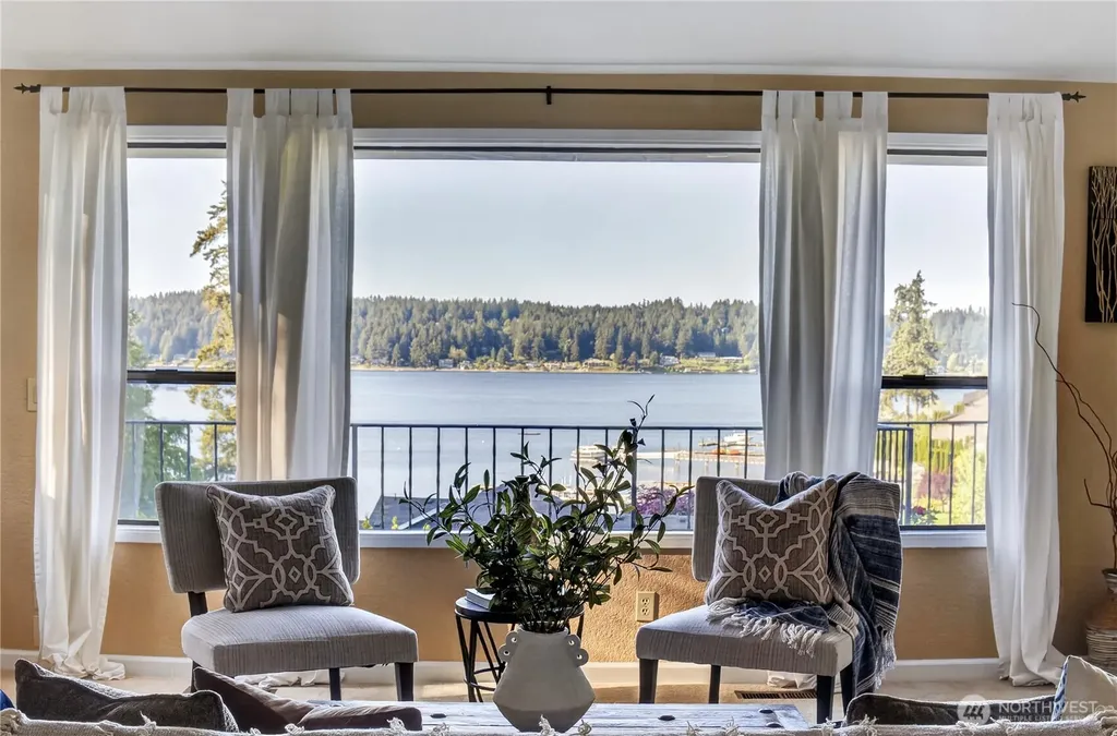 582 North Shore Boulevard Fox Island WA 98333