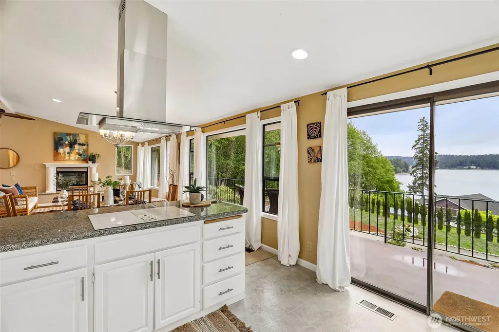 582 North Shore Boulevard Fox Island WA 98333