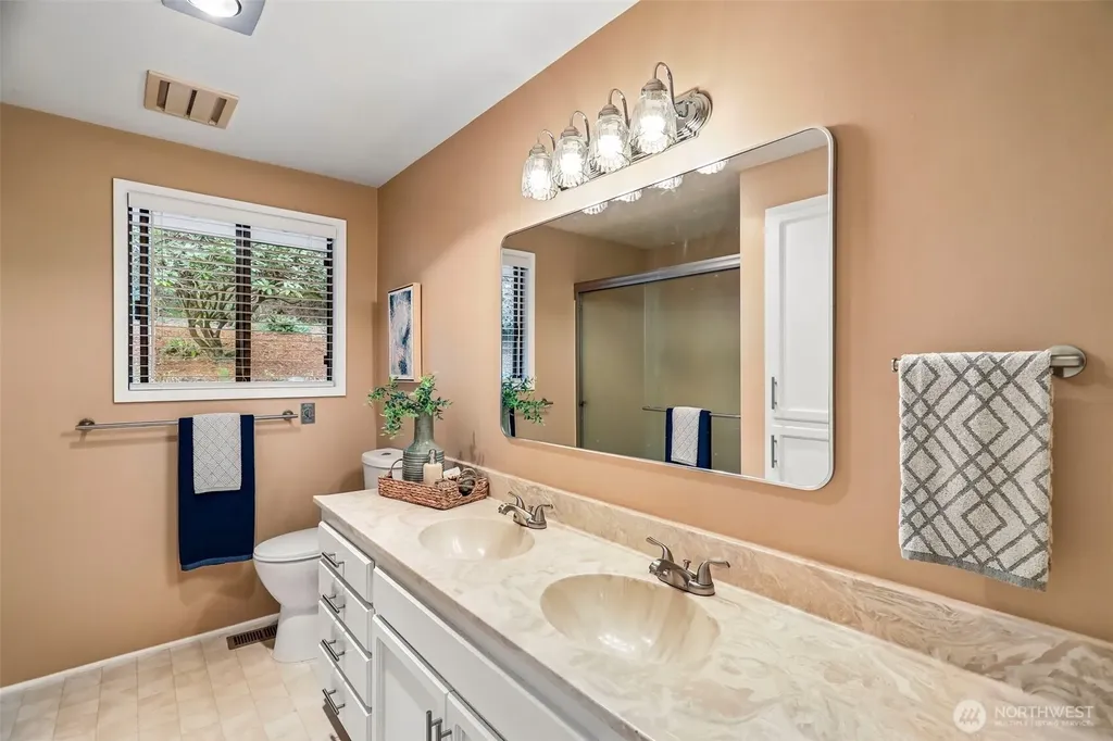 582 North Shore Boulevard Fox Island WA 98333