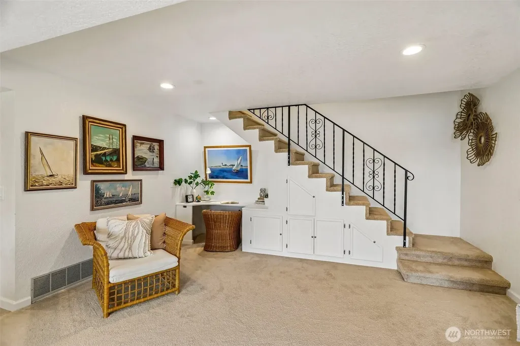 582 North Shore Boulevard Fox Island WA 98333
