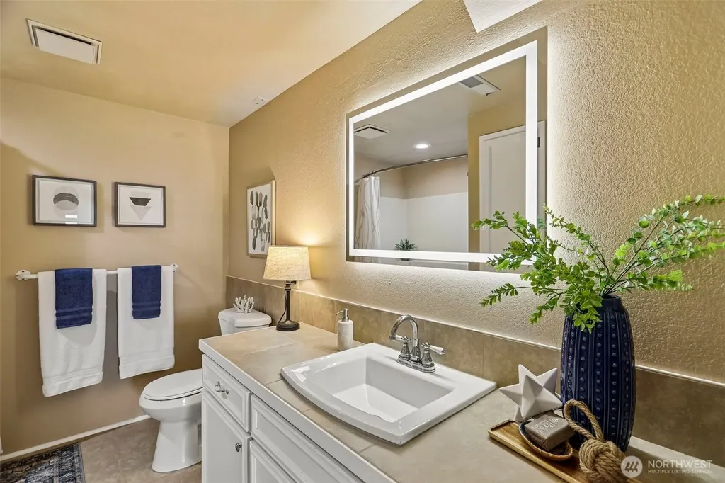 582 North Shore Boulevard Fox Island WA 98333