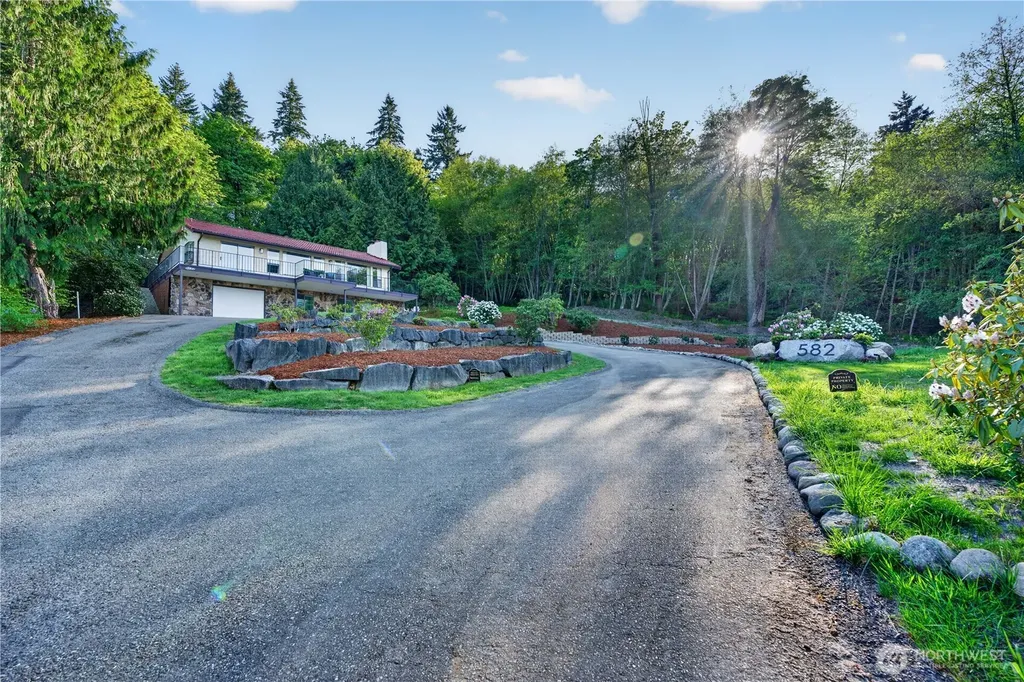 582 North Shore Boulevard Fox Island WA 98333