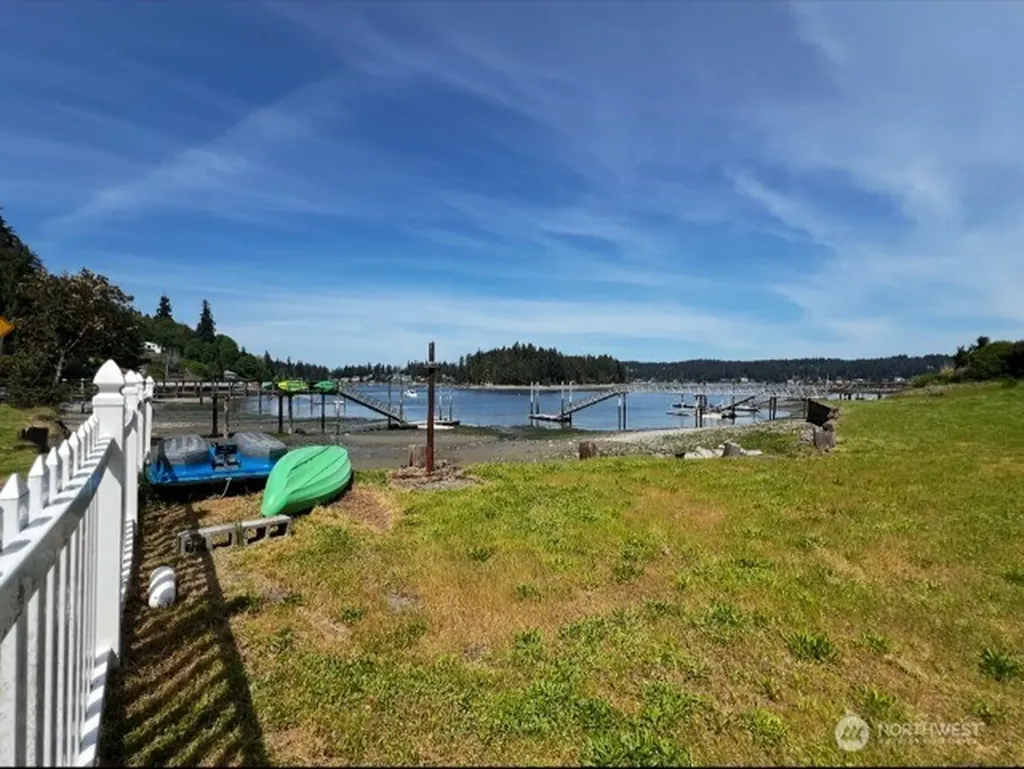 582 North Shore Boulevard Fox Island WA 98333
