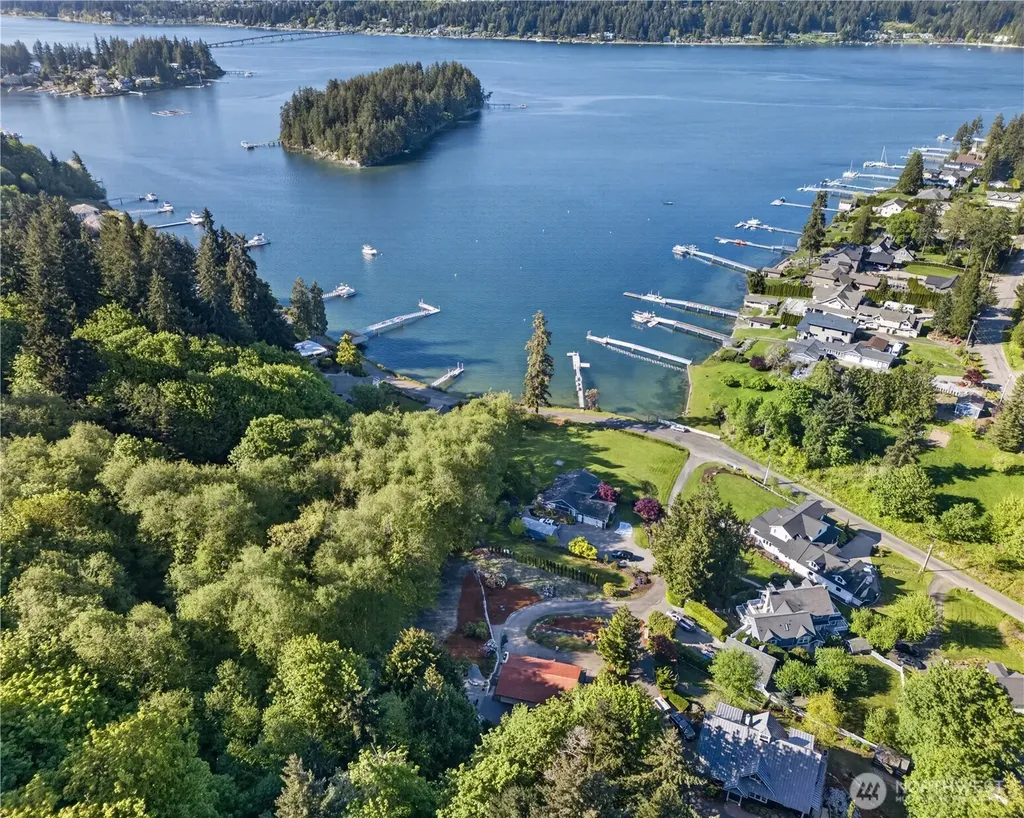582 North Shore Boulevard Fox Island WA 98333