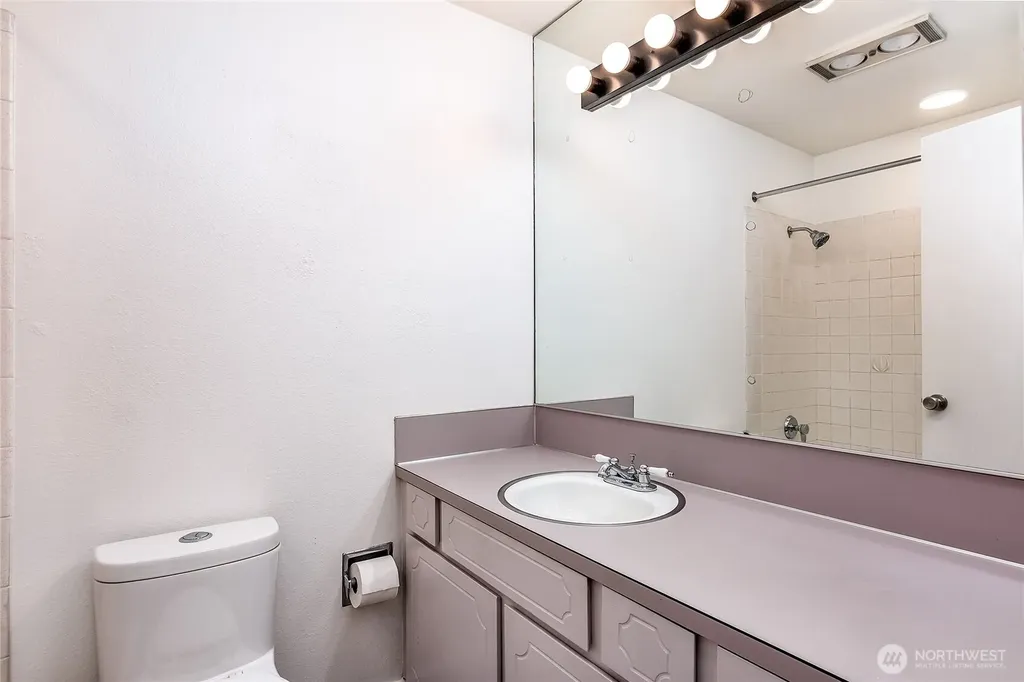 3424 25th Avenue W Seattle WA 98199