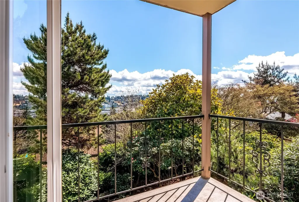 3424 25th Avenue W Seattle WA 98199