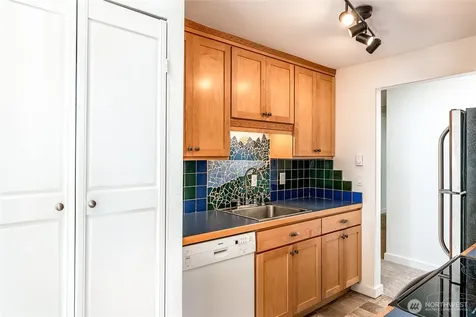 3424 25th Avenue W Seattle WA 98199
