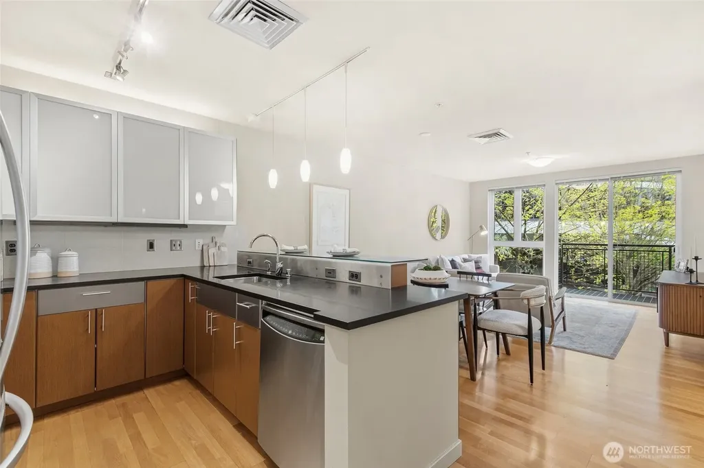 3104 Western Avenue Seattle WA 98121