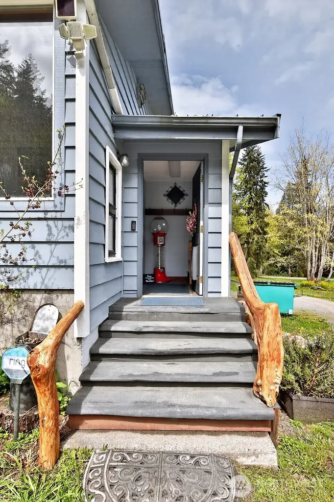 91 W Goforth Road Sequim WA 98382