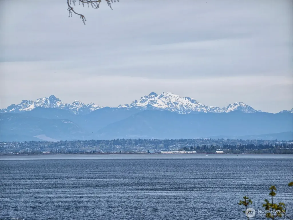 6513 Spencer Lane Clinton WA 98236
