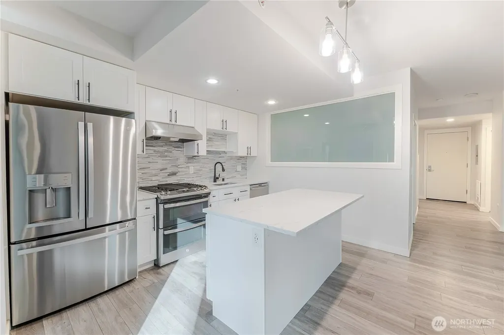 76 Cedar Street Seattle WA 98121