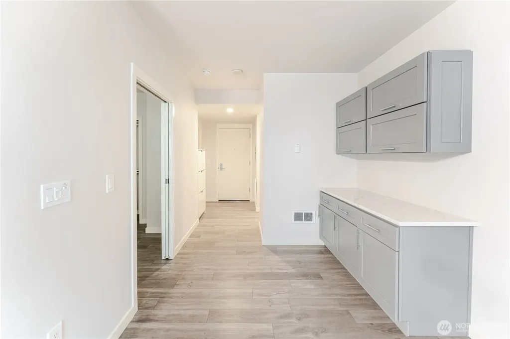 76 Cedar Street Seattle WA 98121