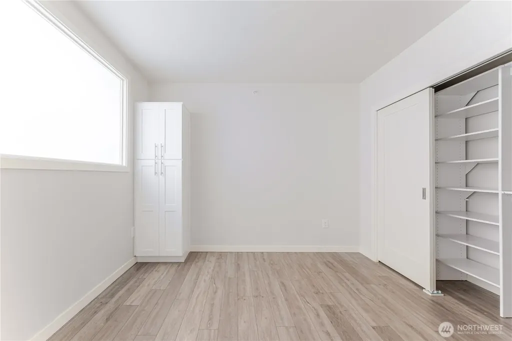 76 Cedar Street Seattle WA 98121