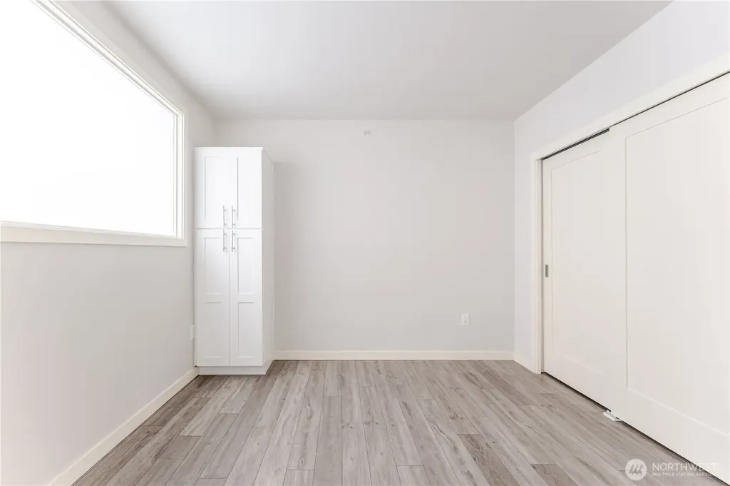 76 Cedar Street Seattle WA 98121
