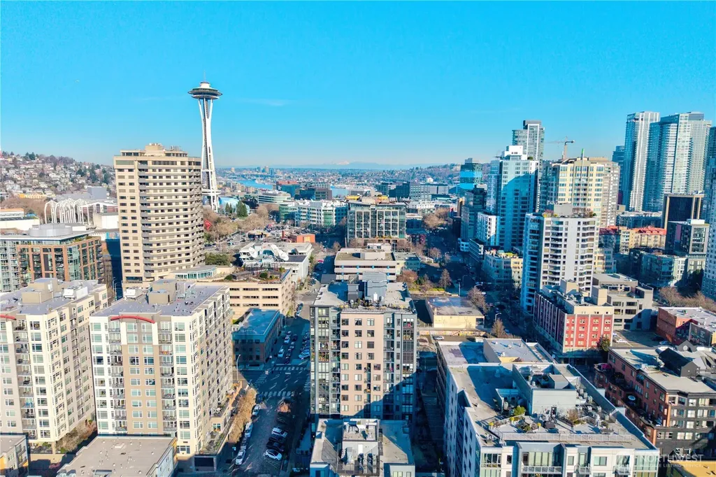 76 Cedar Street Seattle WA 98121
