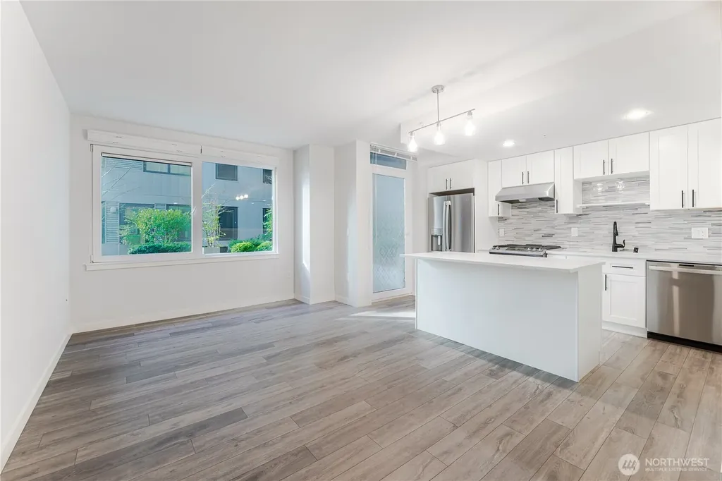 76 Cedar Street Seattle WA 98121