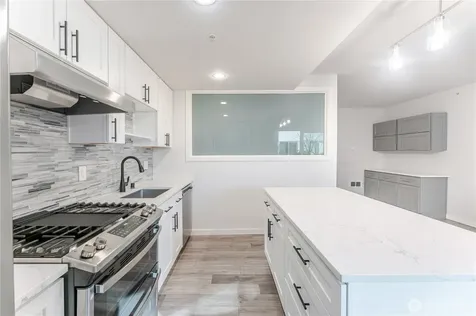 76 Cedar Street Seattle WA 98121