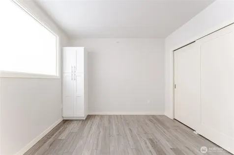 76 Cedar Street Seattle WA 98121