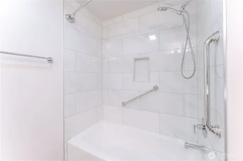 76 Cedar Street Seattle WA 98121