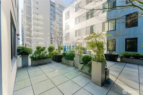 76 Cedar Street Seattle WA 98121