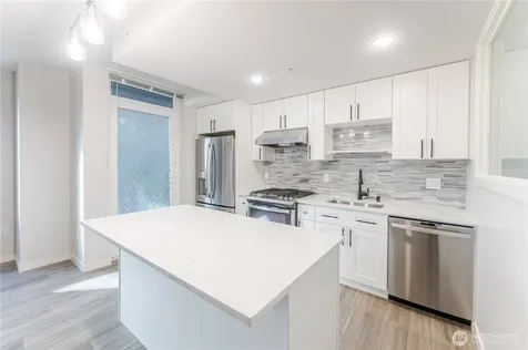 76 Cedar Street Seattle WA 98121