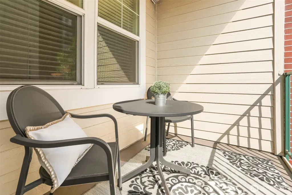 530 4th Avenue W Seattle WA 98119