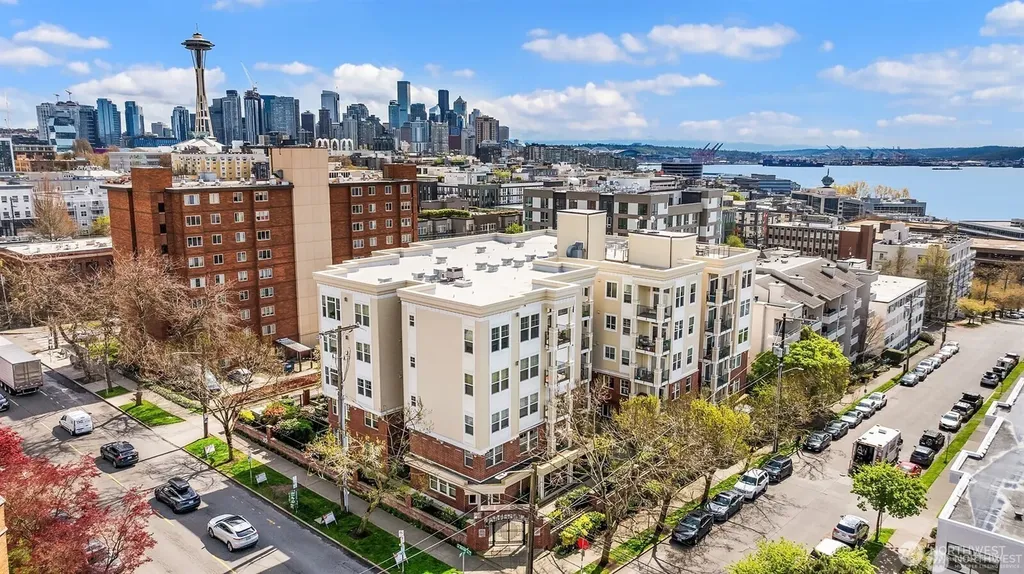 530 4th Avenue W Seattle WA 98119