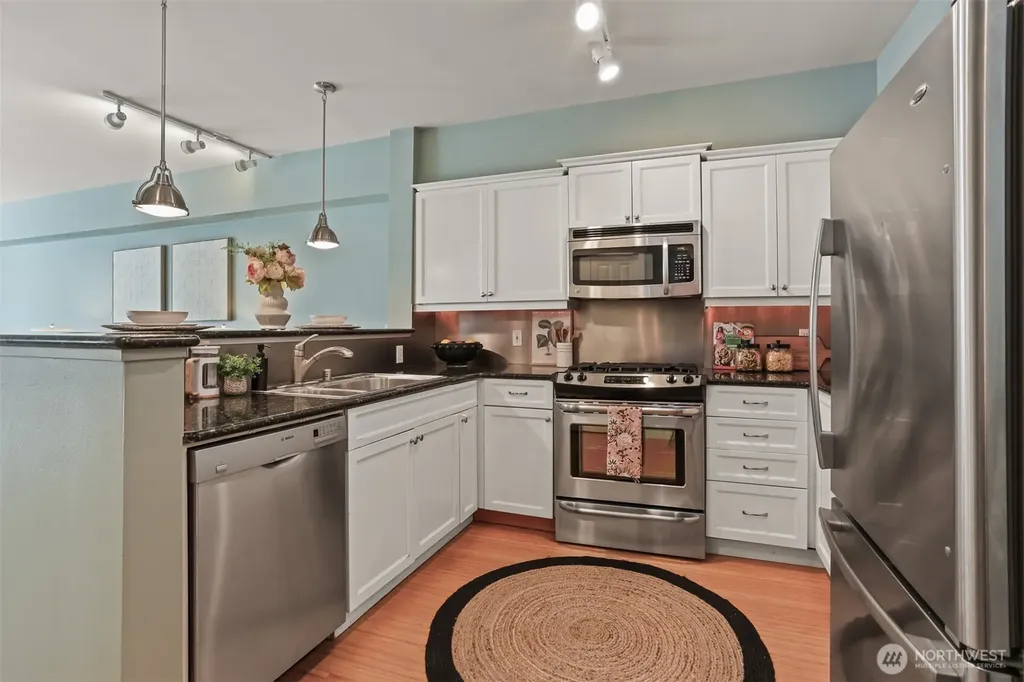 530 4th Avenue W Seattle WA 98119