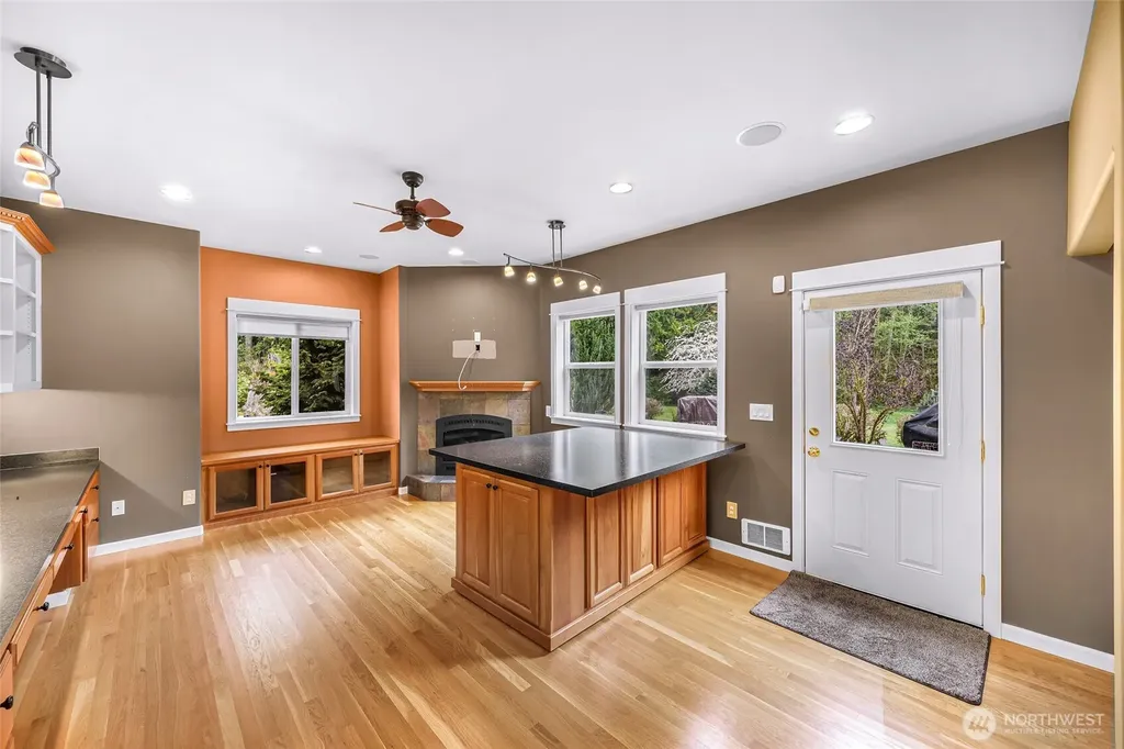 4879 Robinwood Lane Bow WA 98232