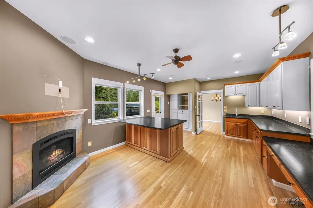 4879 Robinwood Lane Bow WA 98232